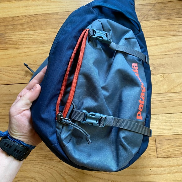 SOLD Patagonia Atom Sling Crossbody Bag 8L - Picture 3 of 5